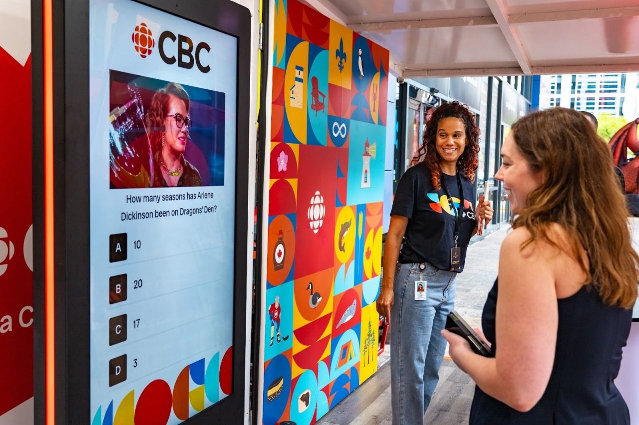 Une borne numérique interactive de BIG Digital utilisée dans le cadre d’un événement promotionnel de CBC