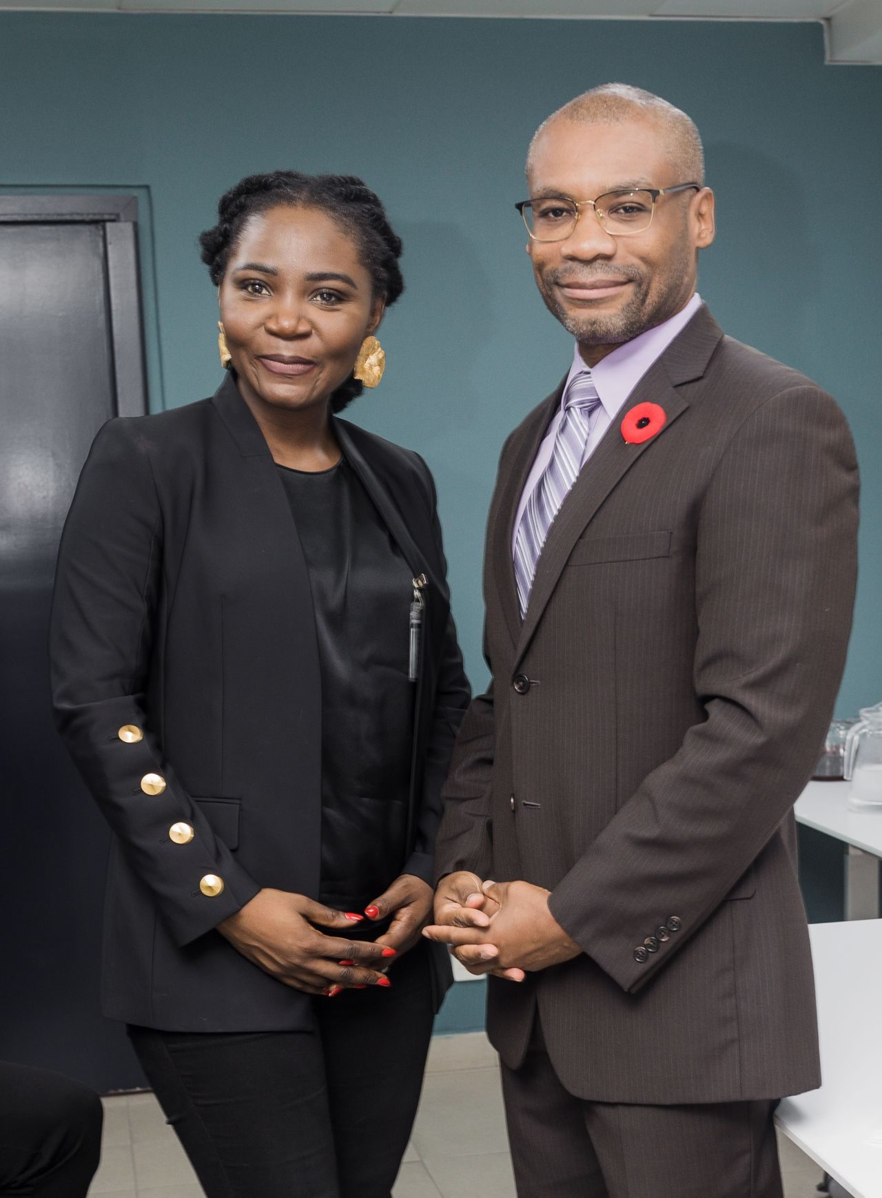 Nadège A. Mehe avec Anderson Blanc, ancien ambassadeur du Canada en Côte d’Ivoire.